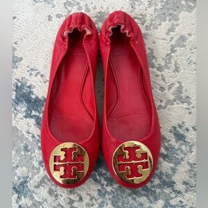 Tory Burch Red Flats with Gold Logo and a box size 8.5